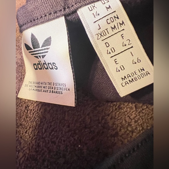 Adidas crop with low back top sz medium - Picture 3 of 3